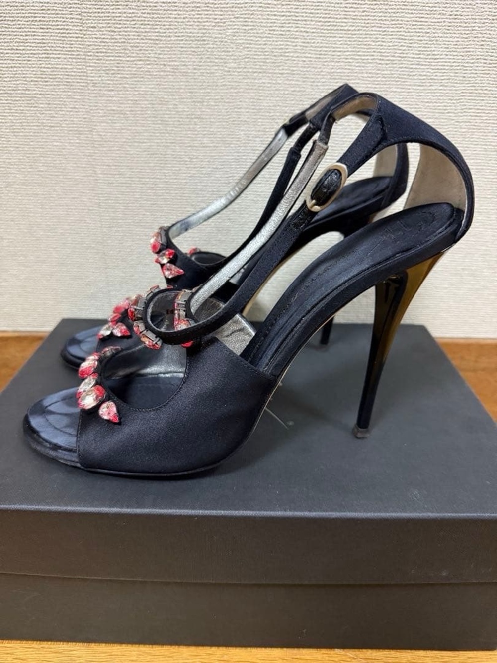 Giuseppe Zanotti Black Sandals with Pink Crystal Straps
